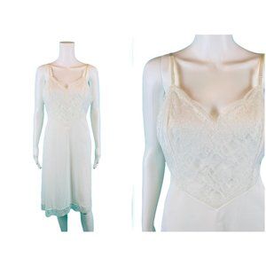 Vintage 60s Slip Dress Women's Small White Nylon Lace Bodice Vanity Fair Lingeri